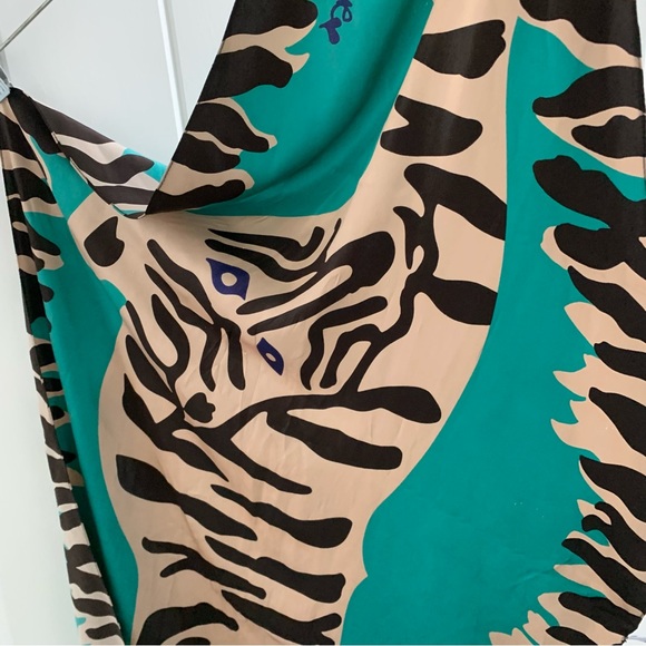 Gorgeous Vintage Diane Von Furstenberg Tiger Pattern Silk Scarf - Picture 3 of 9